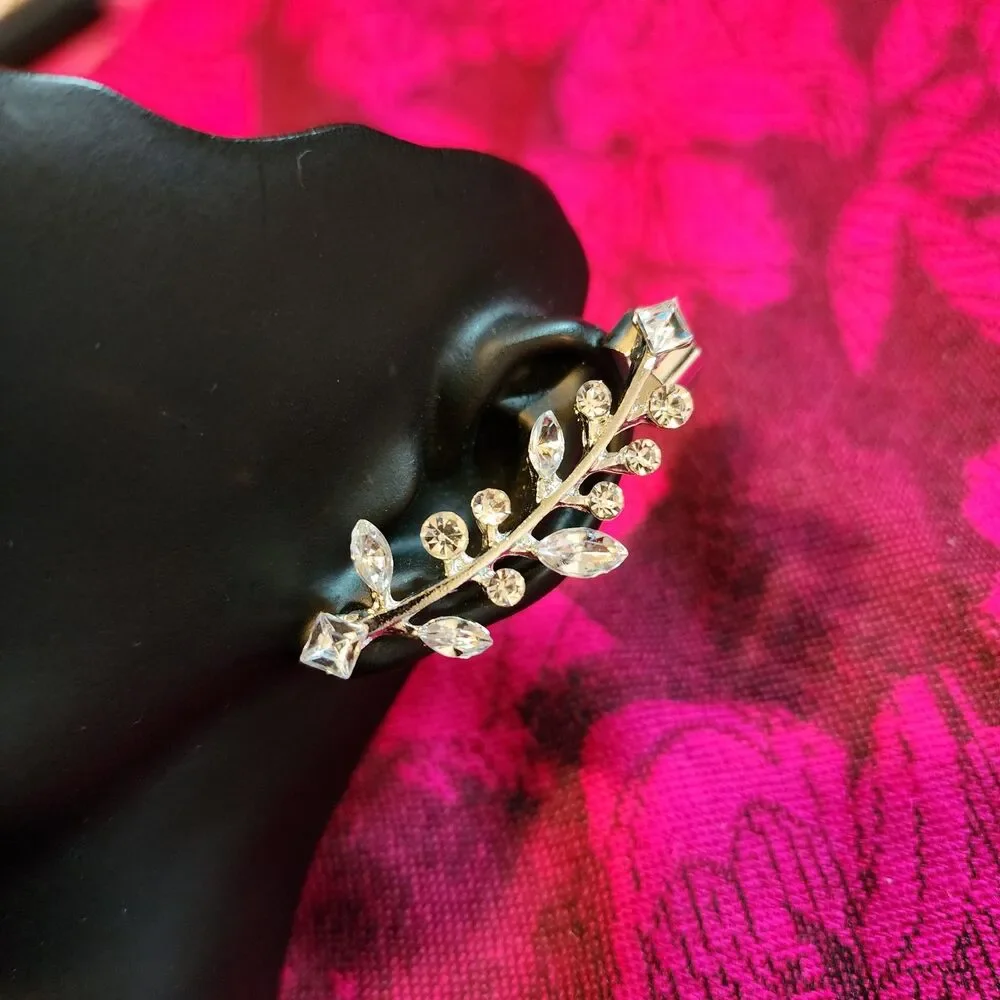 Silver Tone Jeweled Leaf Earring Cuff. For Left Ear. NWOT.